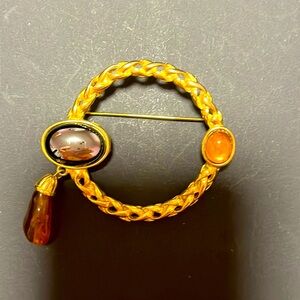 Pin.  Gold tone. Circle